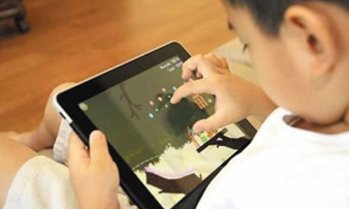 小孩暑假愛玩手機、ipads